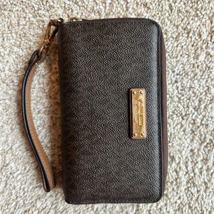 Michael Kors Wristlet Wallet